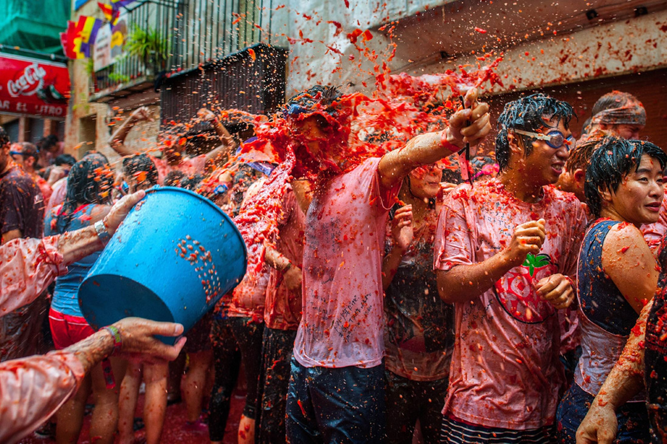worlds quirkiest events tomatina