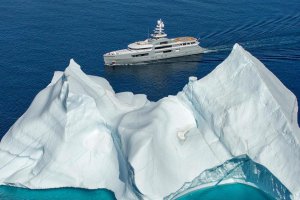 Heli-skiing super yacht