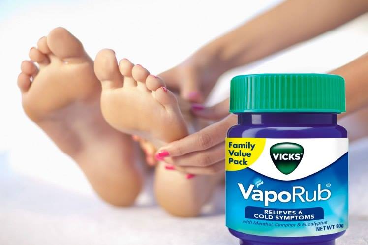 vaporub for cracked heels